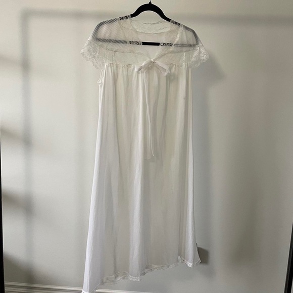 White lace maxi dress - Picture 2 of 4